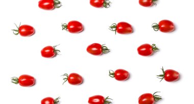 Kiraz domates izole sarı zemin üzerine gıda deseni. Düz yatıyordu, en iyi görünümü.