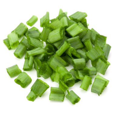 doğranmış taze soğan veya beyaz arka plan kesme izole yeşil soğan