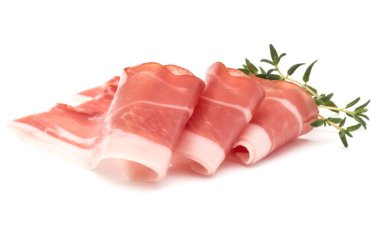 İtalyan prosciutto crudo veya jamon. Çiğ jambon. Beyaz arkaplanda izole