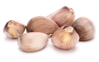 Beyaz arka plan üzerinde kesme izole diş sarımsak