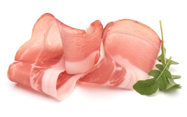 İtalyan prosciutto crudo veya jamon. Çiğ jambon. Beyaz arkaplanda izole