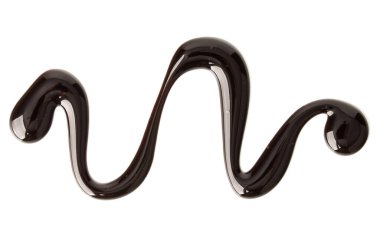 Çikolata şurubu izole üzerinde beyaz arka plan damla. Üstten Görünüm.