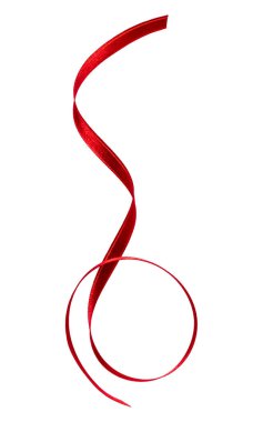 Beyaz arka plan üzerinde izole kırmızı renkte parlak saten kurdele yakın çekim