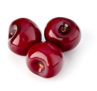 Beyaz arka planda izole edilmiş tatlı kiraz yığını