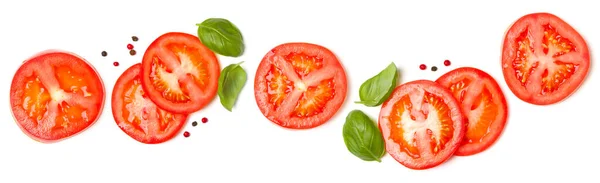 トマトスライスとバジルの葉で作られた創造的なレイアウト フラットレイアウト トップビュー 食べ物の概念 白い背景に隔離された野菜 食材のパターン — ストック写真