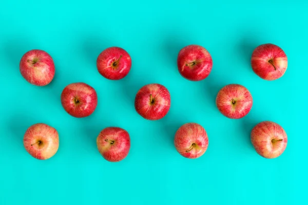 Fruchtmuster Roter Apfel Auf Blauem Hintergrund Flache Lage Draufsicht Pop — Stockfoto