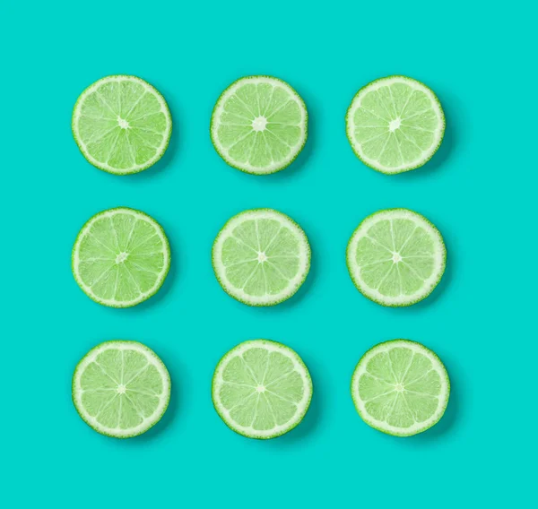 Fruit Pattern Lime Slices Blue Background Flat Lay Top View — Stock Photo, Image
