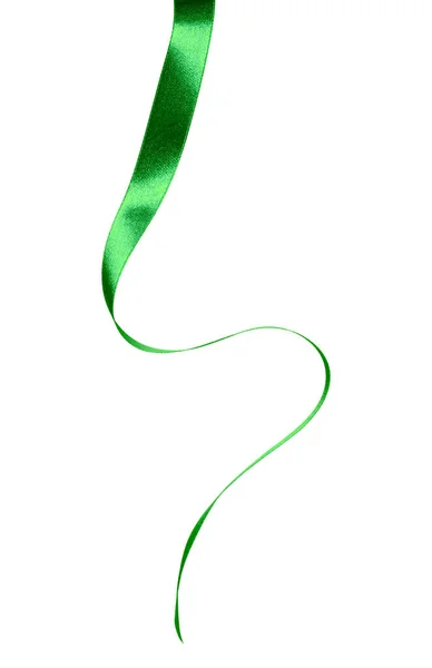 白い背景に隔離された緑色の光沢のあるサテンリボン 装飾デザインのためのリボンイメージ — ストック写真