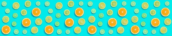 Kreatives Layout Aus Bunten Tropischen Früchten Isoliert Auf Blauem Hintergrund — Stockfoto