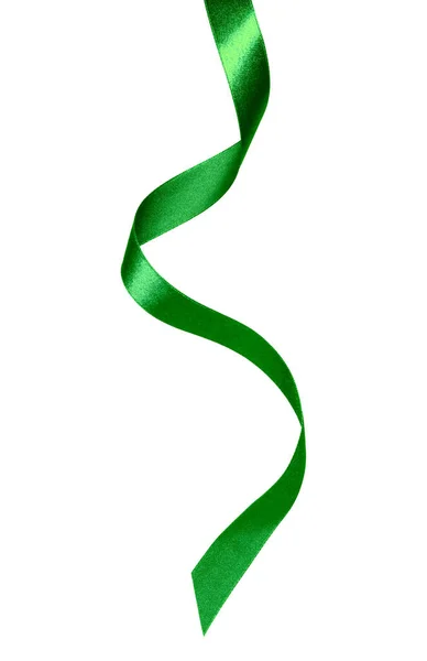 白い背景に分離された緑の色で光沢のあるサテンのリボン 装飾デザインのリボン イメージ — ストック写真