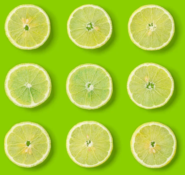 Fruit Pattern Lemon Slices Green Background Flat Lay Top View — Stock Photo, Image