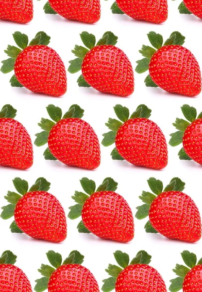 Erdbeere Isoliert Auf Weißem Hintergrund Ausschnitt Nahtloses Nahrungsmuster — Stockfoto