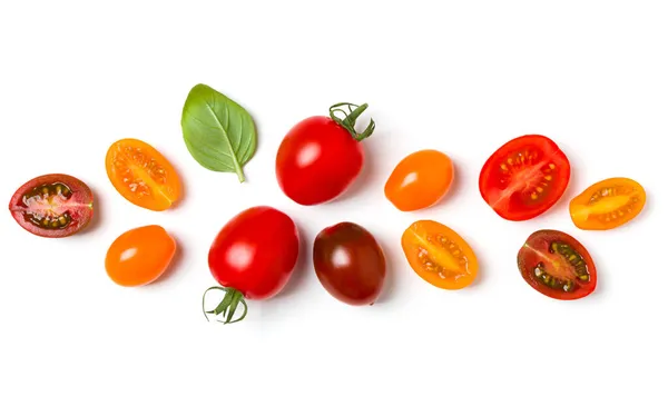 Verschiedene Bunte Tomaten Und Basilikumblätter Isoliert Über Weißem Hintergrund Draufsicht — Stockfoto