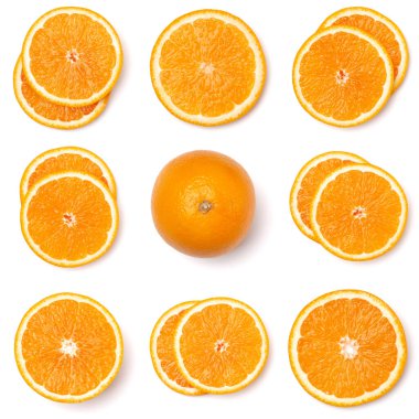 Dikişsiz desen turuncu meyve dilimleri. Beyaz arka plan üzerinde izole portakal dilimleri. Gıda arka plan. Düz yatıyordu, en iyi görünümü.