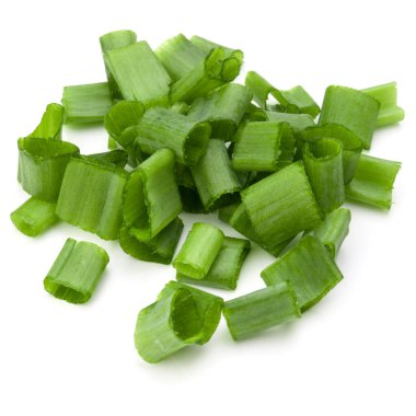 doğranmış taze soğan veya beyaz arka plan kesme izole yeşil soğan