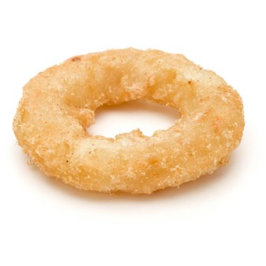 Gevrek derin kızarmış soğan veya beyaz arka plan üzerinde izole kalamar ring