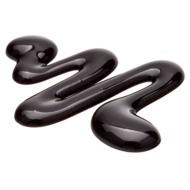 Beyaz arkaplanda izole edilmiş çikolata şurubu damlası