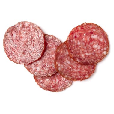 Beyaz arka plan closeup izole salam dilimleri. Sosis üst görünümü.