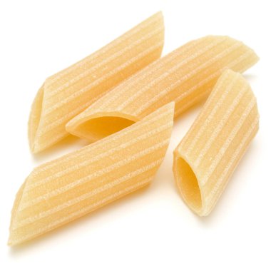 Beyaz arka plan üzerinde izole makarna çeşitleri. Pennoni. Penne rigate.