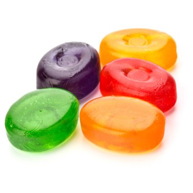 renkli meyve sert şeker şeker, haşlanmış şeker veya şeker Erik beyaz arka plan kesme izole