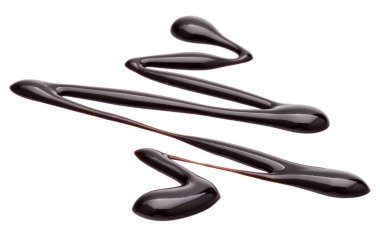 Beyaz arkaplanda izole edilmiş çikolata şurubu damlası