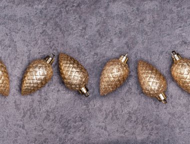 Noel tebrik kartı. Noel şenlikli arka plan. Yeni yıl sembolü. Koni.