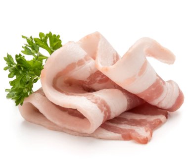 Beyaz arka plan kesme izole dilimlenmiş domuz pastırması ve maydanoz yaprakları