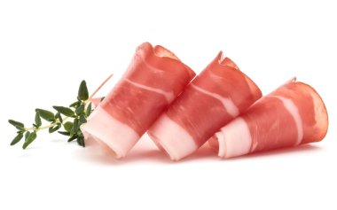 İtalyan prosciutto crudo veya jamon. Çiğ jambon. Beyaz arkaplanda izole