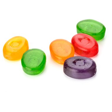 renkli meyve sert şeker şeker, haşlanmış şeker veya şeker Erik beyaz arka plan kesme izole