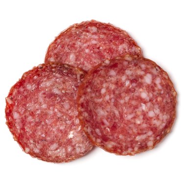 Beyaz arka plan closeup izole salam dilimleri. Sosis üst görünümü.