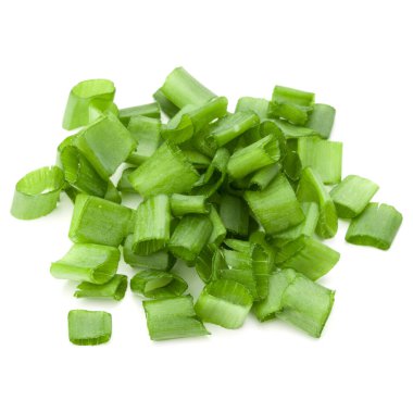 doğranmış taze soğan veya beyaz arka plan kesme izole yeşil soğan