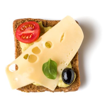 Beyaz arka plan closeup izole açık yüzlü sandviç crostini. Vejetaryen kanepe peynir ile. Üstten görünüm. Düz yatıyordu. İştah açıcı tartarine.