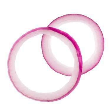 Kırmızı soğan dilimleri beyaz arka planda izole edilmiş. Üst Manzara. Düz yatıyordu. Havada kırmızı soğan dilimi, gölgesiz...