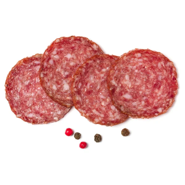 Beyaz arka plan closeup izole salam dilimleri. Sosis üst görünümü...