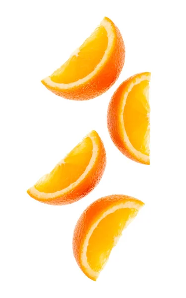 Vallende Verse Sinaasappel Fruit Segmenten Geïsoleerd Witte Achtergrond Close Flying — Stockfoto