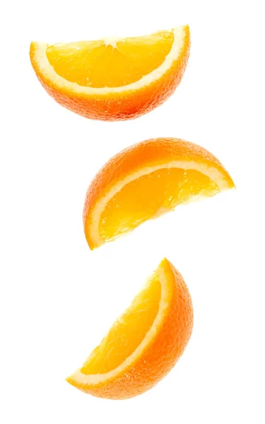 Caída Rodajas Frutas Frescas Naranja Aisladas Sobre Fondo Blanco Primer —  Fotos de Stock