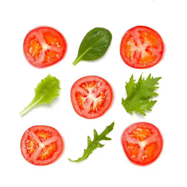 Layout Criativo Feito Fatias Tomate Folhas Salada Alface Deitado Plano — Fotografia de Stock