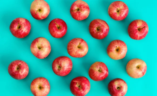 Modèle Fruits Pomme Rouge Sur Fond Bleu Couché Plat Vue — Photo