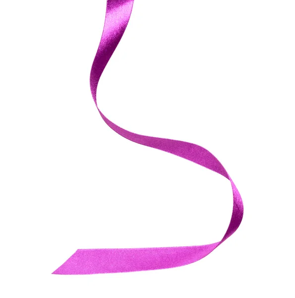 光泽缎带在淡紫色的颜色隔离白色背景关闭 — 图库照片