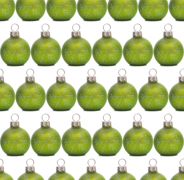 Grüne Weihnachtskugel Isoliert Auf Weißem Hintergrund Ausschnitt Kreatives Layout Weihnachten — Stockfoto