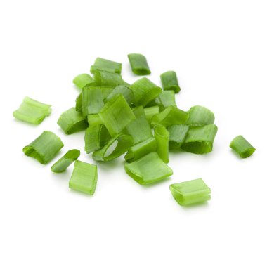 doğranmış taze soğan veya beyaz arka plan kesme izole yeşil soğan