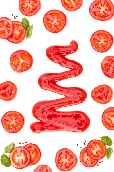 Pomidorowe Krople Ketchupu Kreatywny Układ Plastrów Pomidorów Liści Sałaty Płaskie — Zdjęcie stockowe