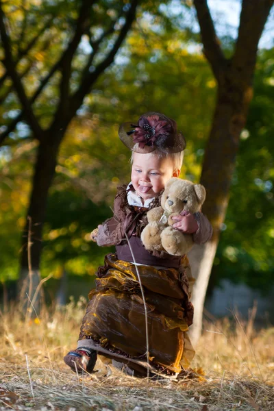 Lille dame i parken - Stock-foto