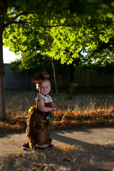 Little lady in park — Stock Photo, Image