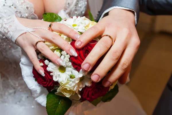 Les mains de la mariée — Photo