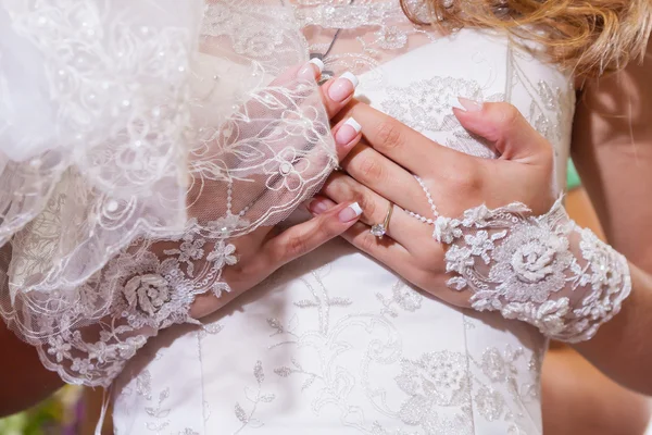 Buttoning Wedding Dress — Stockfoto