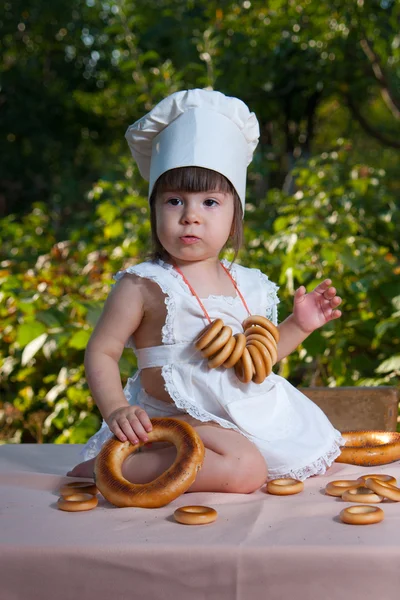 Malá dívka kuchař — Stock fotografie