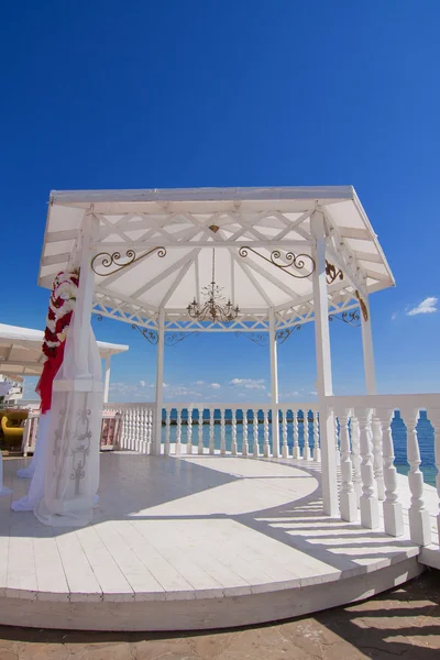 White wedding pavilion on the beach with arch — Stock Photo, Image