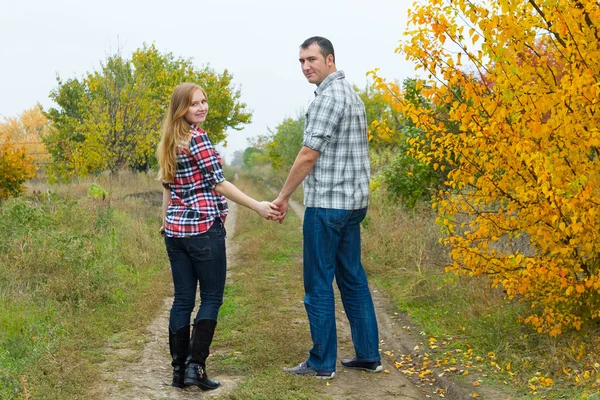 Familie erwartet ein Baby — Stockfoto