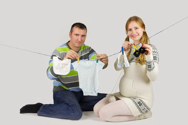 Familia esperando un bebé — Foto de Stock